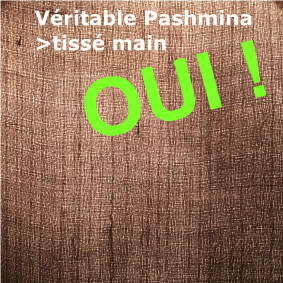 Un vrai pashmina présente un tissage irrégulier garant de la réalisation à la main