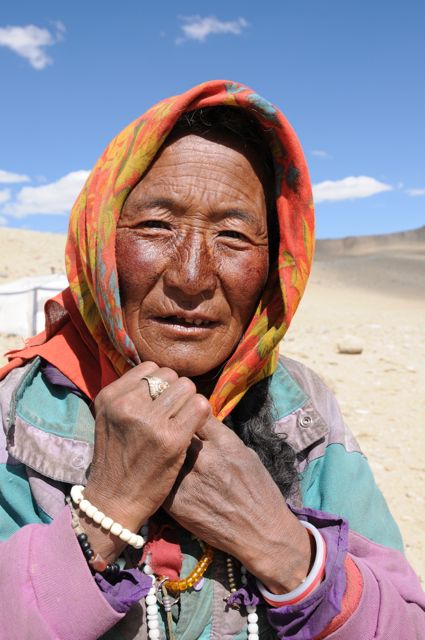 Mujer nómada Chang-Pa en Ladakh, India