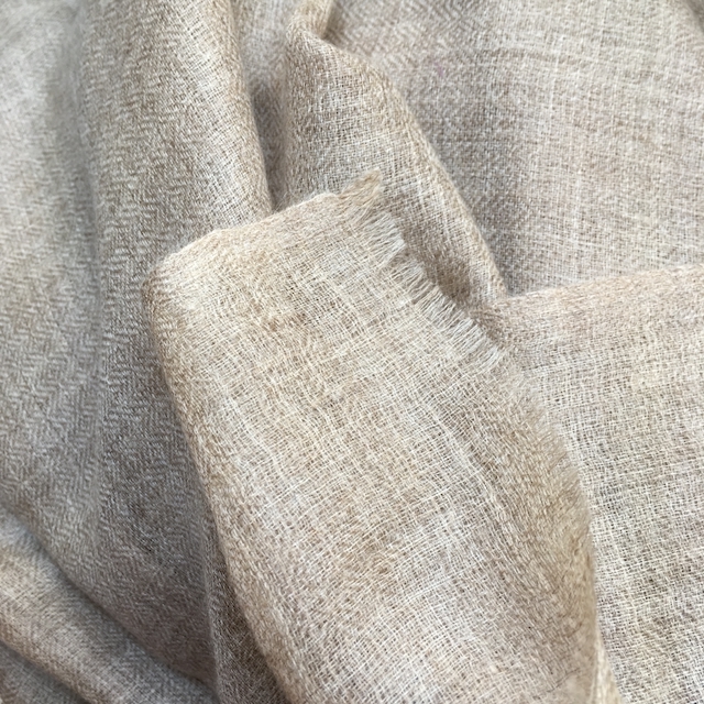 Machine-woven faux pashmina in Mongolian cashmere